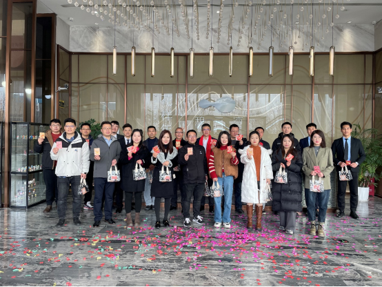 花樣年2024開工大吉|路長(zhǎng)須定,貓?jiān)趧t靈(1)323.png